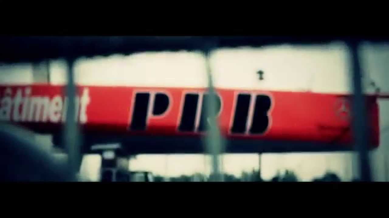 Vincent Riou, vainqueur du Vendée Globe 2004-2005, met à l'eau son PRB nouvelle version