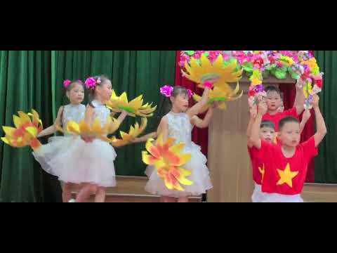 Văn nghệ chào mừng ngày 20/11