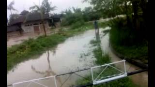 18-01-2014, Banjir, kali Bekasi Regensi 1 meluap