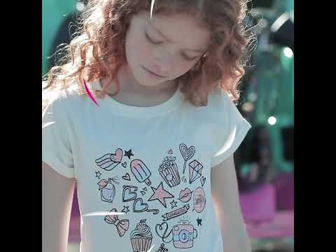 Camiseta De Niña Con Corazón Cambia De Color Con La Luz Del Sol