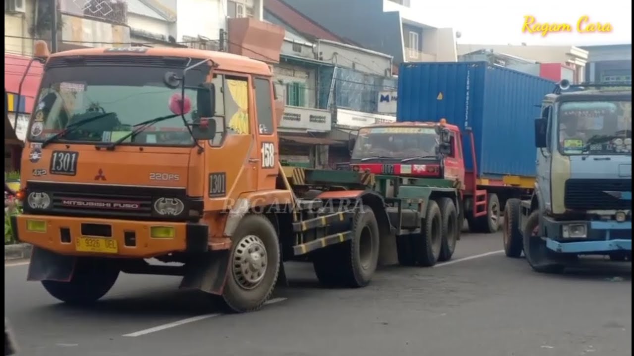  TRUK  KONTAINER Lalu Lintas Mobil Terpanjang  Di Makassar 