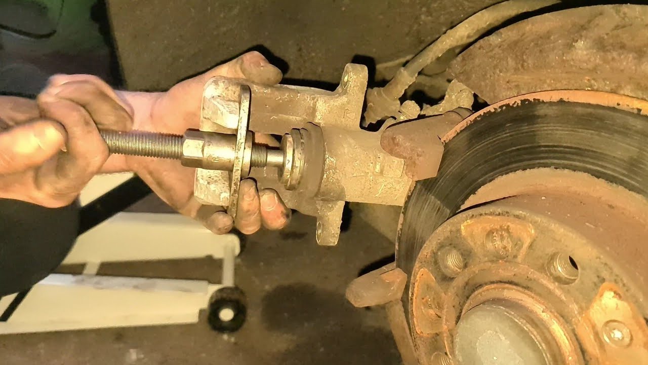 how to change rear brake pads vw golf 5 (schimbare plăcuțe de frână