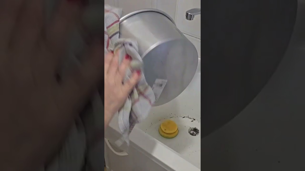 E VOI LE FATE QUESTE PULIZIE STRANE🤣IO SI!😅