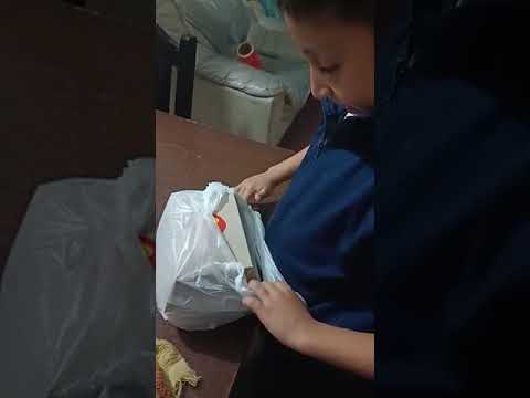 Su hijo quería ir al Mc Donald's y él se las ingenió