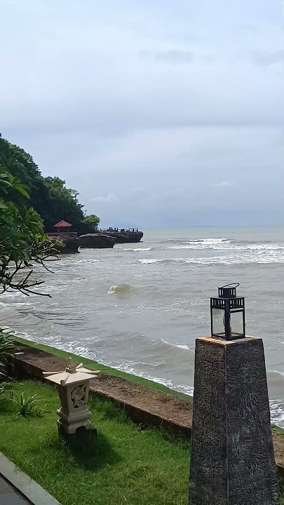 Jika Merasa stres, pergilah ke pantai utk membebaskan segala pikiran berat #pantaianyer #ombak #air