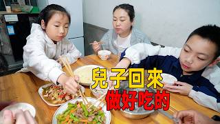 兒子回來了，媳婦很開心，又準備一桌家常菜