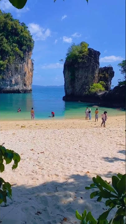 LIBURAN DI PANTAI YANG SANGAT INDAH | HALU STORY #shorts  #storyhalu #storyig #storywa