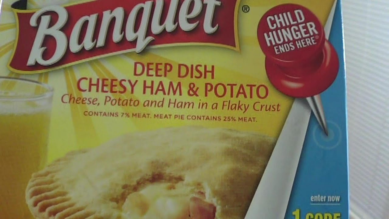 Banquet Deep Dish Cheesy Ham & Potato Pot Pie Review - YouTube