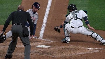 HOU@SEA: Astros challenge overturns out call at home