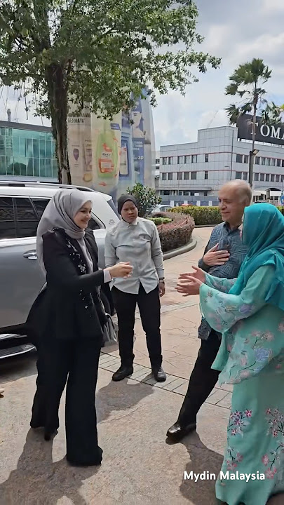 Ketibaan DS Siti Nurhaliza Dj Sambut Meriah Oleh Datuk Wira Ameer Ali Mydin Dan Isteri