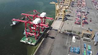 Offloading Ship To Shore (STS Crane) Mitsui E&S
