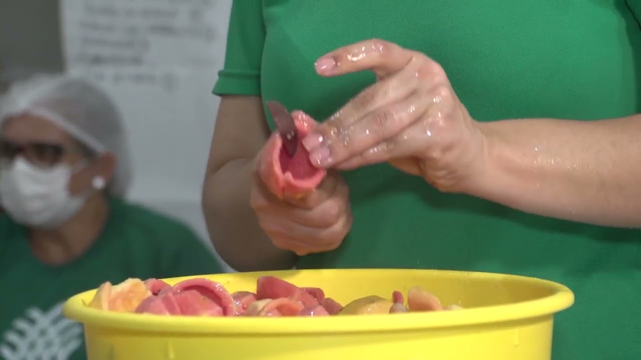 Aprenda a fazer doce de goiaba com calda em pote