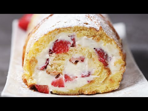 strawberry-cheesecake-french-toast-roll