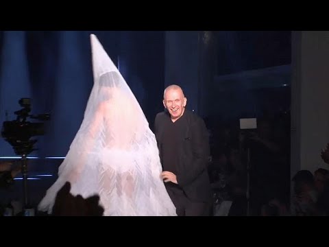 Video: El Diseñador De Moda Jean Paul Gaultier Prohíbe Las Pieles En Sus Pasarelas