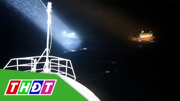 Cứu hộ thành công tàu cá gặp nạn trên biển ở Quảng Ngãi | THDT