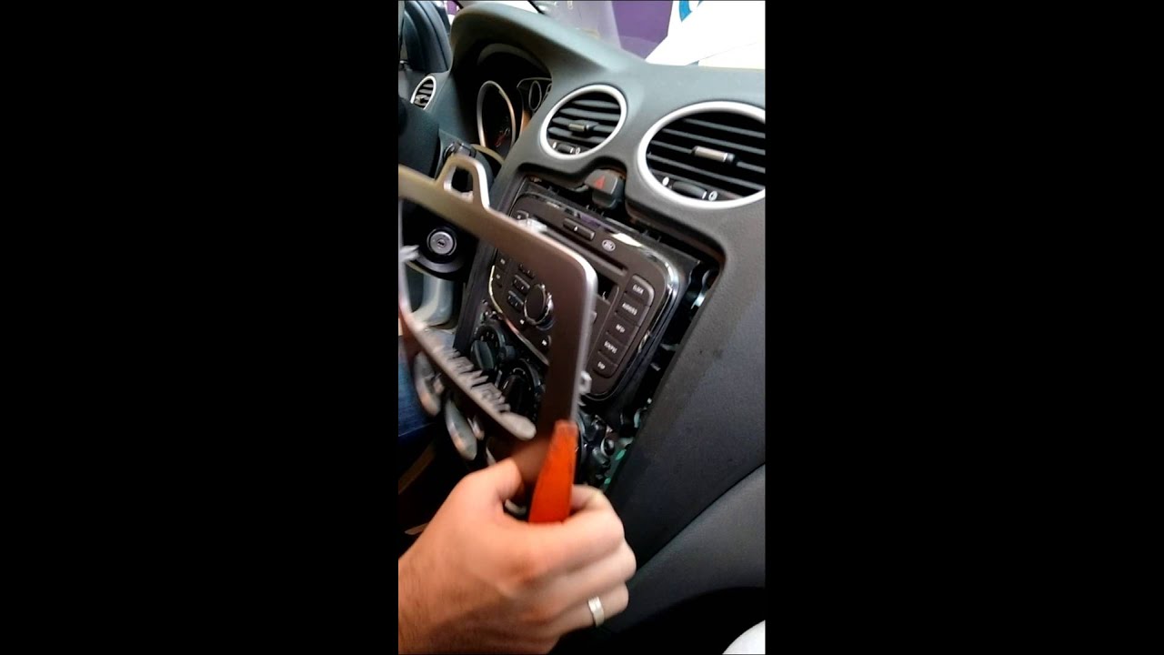 Cómo quitar el panel de radio en Ford Focus - Ford Focus (MK 2, Focus 2)