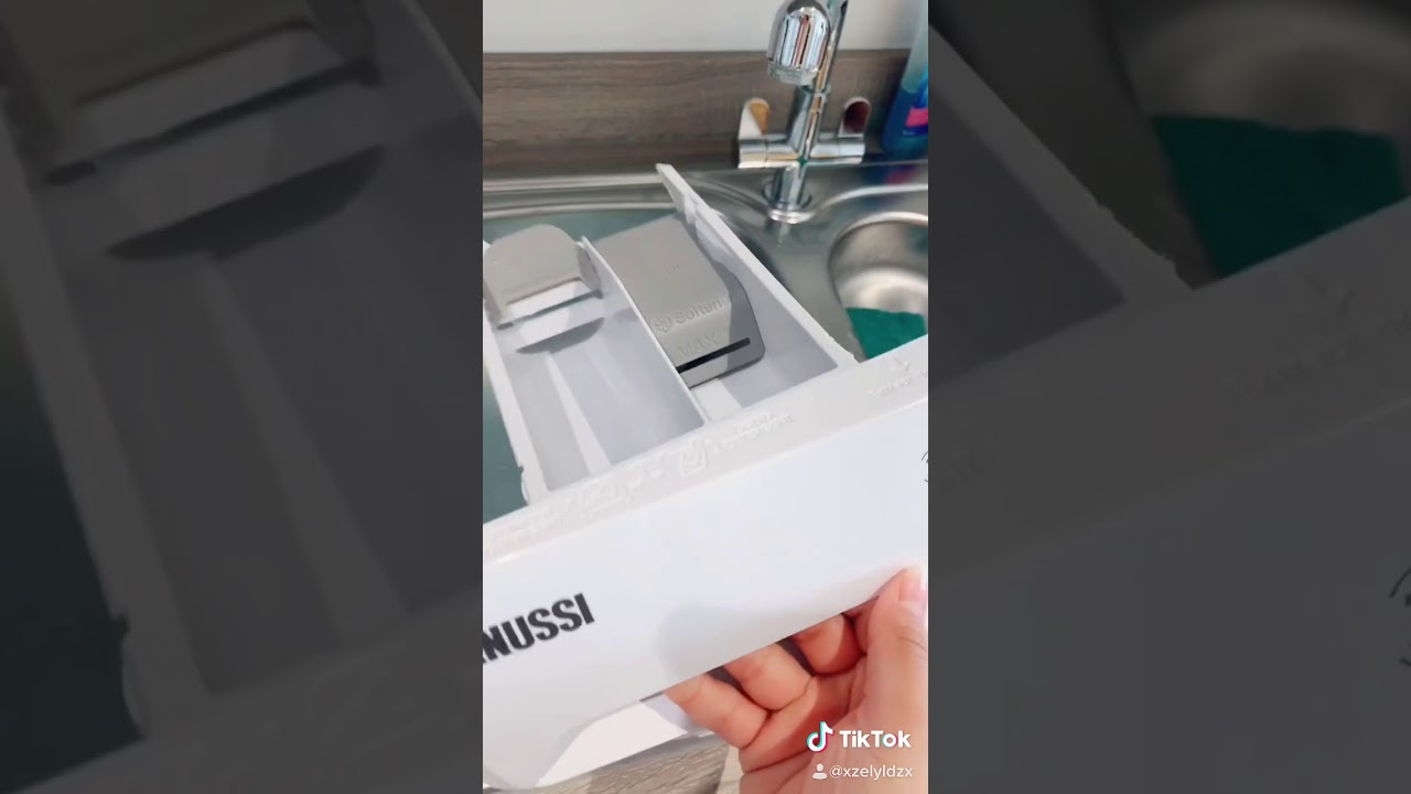 Deep Cleaning an Automatic Washing Machine 