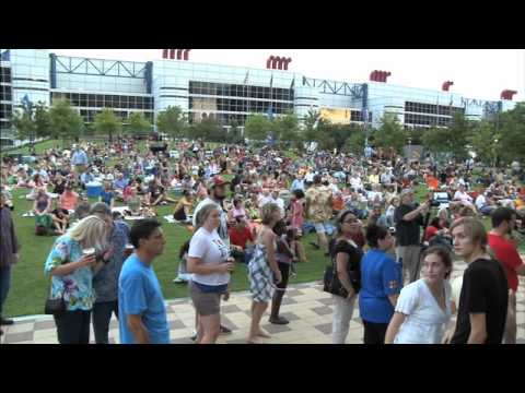 Presented By University Of Houston Downtown: Thursday Concert Series | Discovery Green