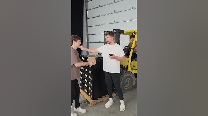 Giving 1000 Phones Away MrBeast