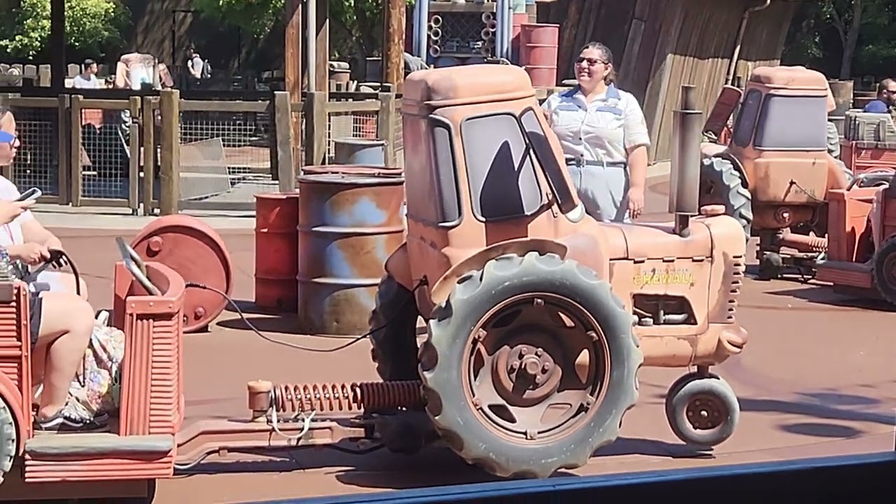 Mater's Junkyard Jamboree Free2Use Queue Walk, Right side On-Ride POV, and Full Exit Ramp | DCA 2023