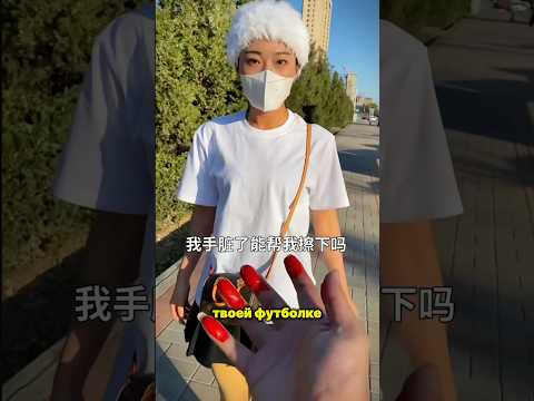 Я рисую красивое произведение искусства на любимой футболке моей сестры.😭🤯!!