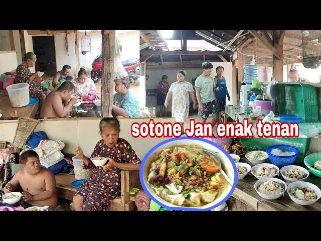 mumpung pada kumpul bikin soto makan rame rame class=