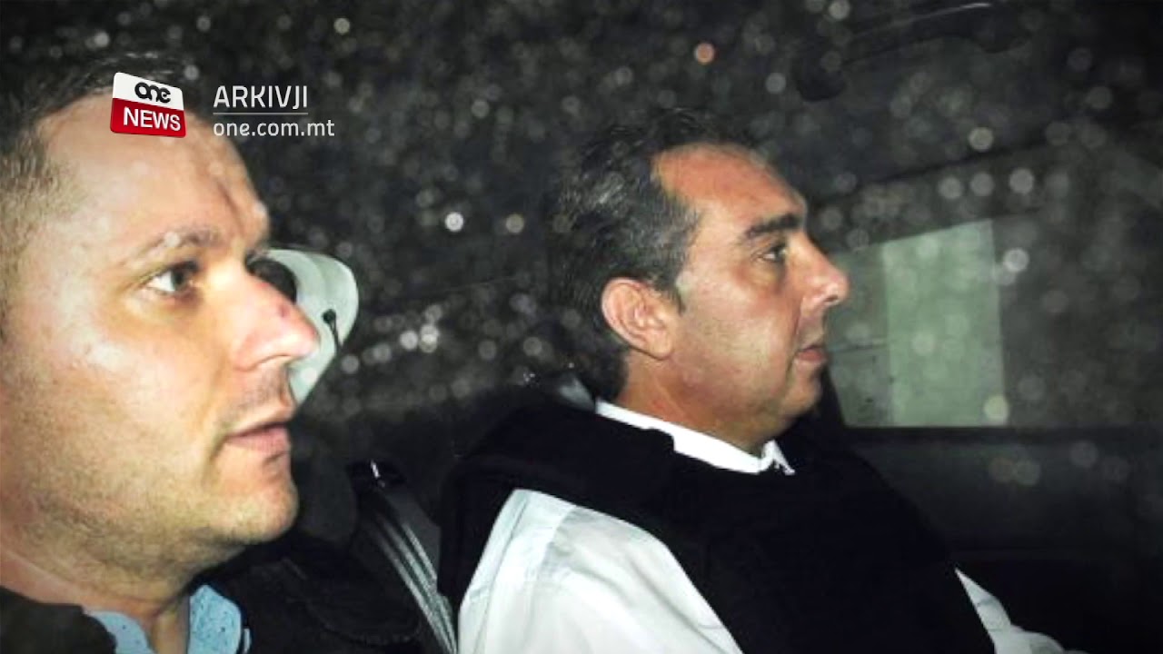 JIXHED IS-SIEĦEB FIN-NEGOZJU MA’ YORGEN FENECH