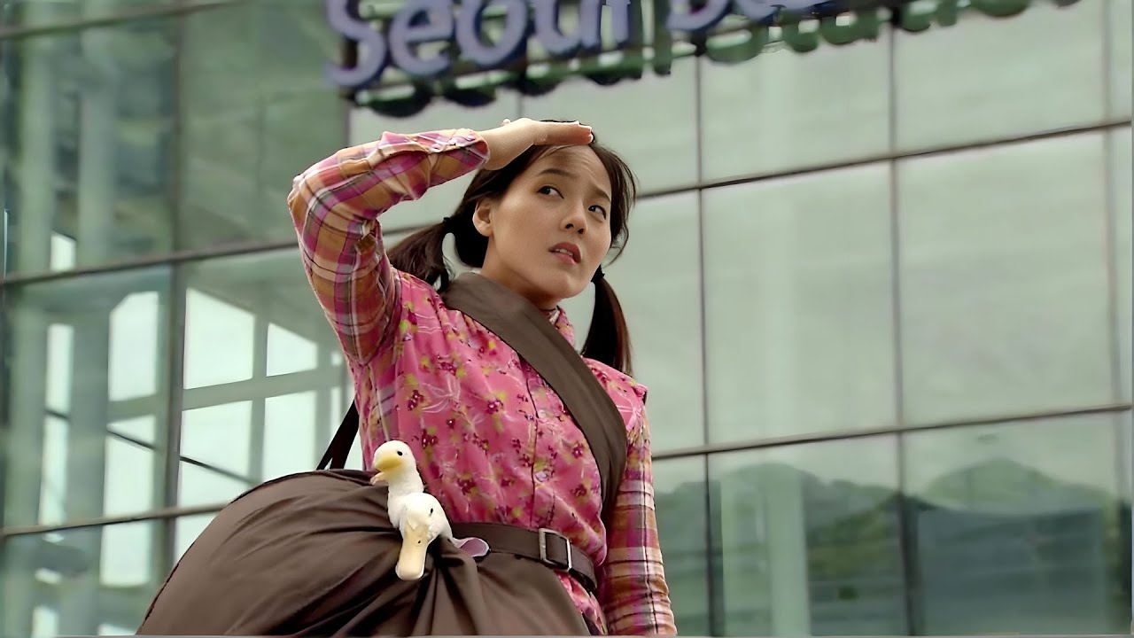 A Poor Girl Comes to the City for Her Mom—and Runs Into the President’s Son.