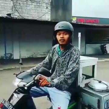 Penjual cilok yang lucu😂😁