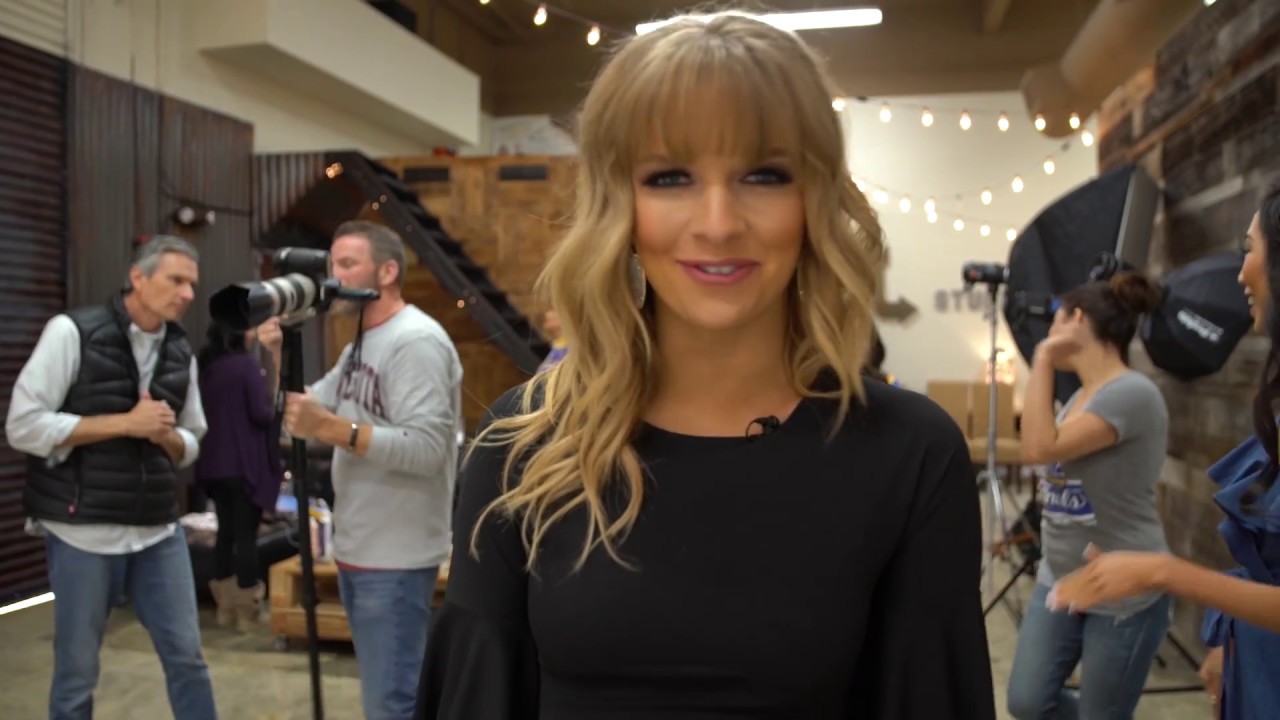 2017-18 Warriors Dance Team Gallery Photoshoot