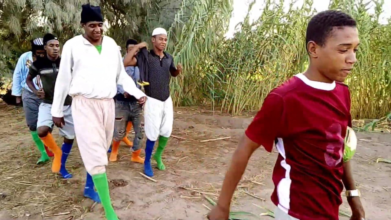 كرة القدم في عهد أجدادنا 😂 مباراة عن الإرت القديم + مع تعليق عصام الشوالي للمباراة