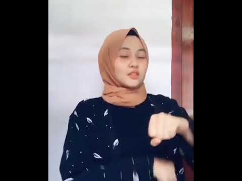 story wa cewek cantik banget  berhijab joget santuy 