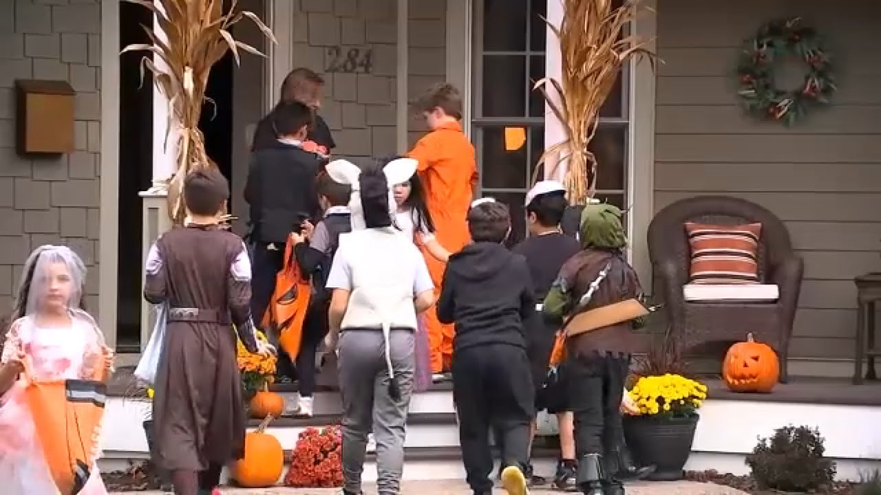 americans-say-kids-should-stop-trick-or-treating-at-certain-age