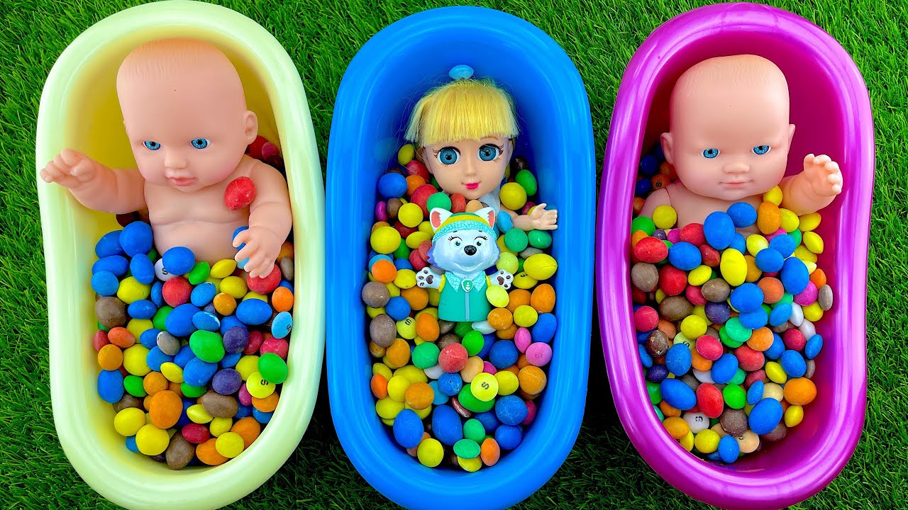 Satisfying Video 3 Color BathTubs with A Lot Of Yummy M&M’s Mixing