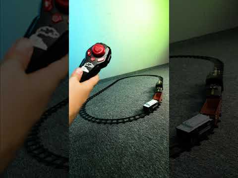 Залізниця на радіокеруванні з локомотивом і 3 вагонами звукові ефекти підсвічування парогенератор 2.4 GHz, видео 1