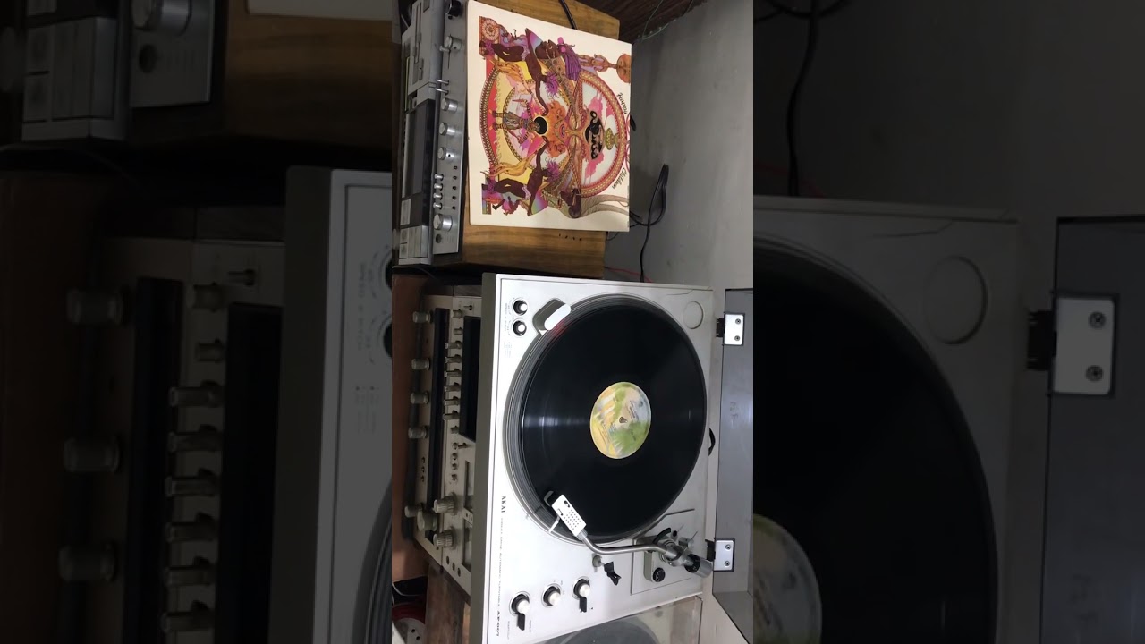 Vinyl records vintage amplifier in India