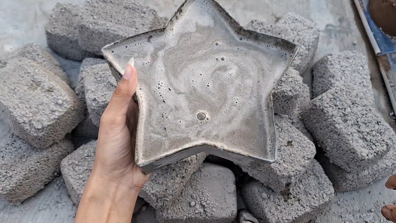 New video Gritty cement Paste pouring floor&Water crumbling in steal pot