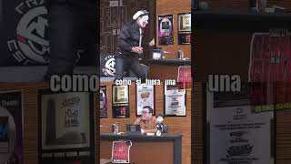 Cómo un Comediante Transformó un Sustazo con un Arma en Oro Cómico