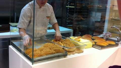 BreadTalk Singapore Pork Floss Bun