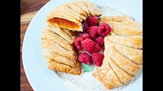 Mezze lune di pasta sfoglia alla marmellata - videoricette di dolci di pasta sfoglia