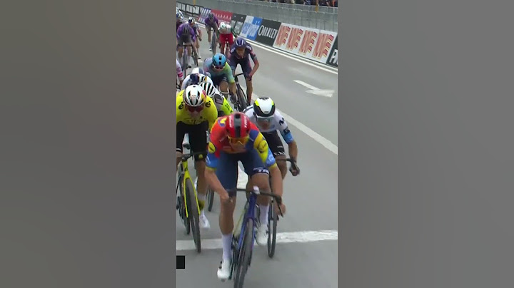 Mads Pedersen takes the opening stage of the Giro d’Italia and pulls on the Maglia Rosa 🔥 #cycling