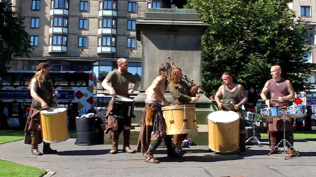 Clanadonia Edinburgh Festival 2010 " Scottish drummers " YouTube