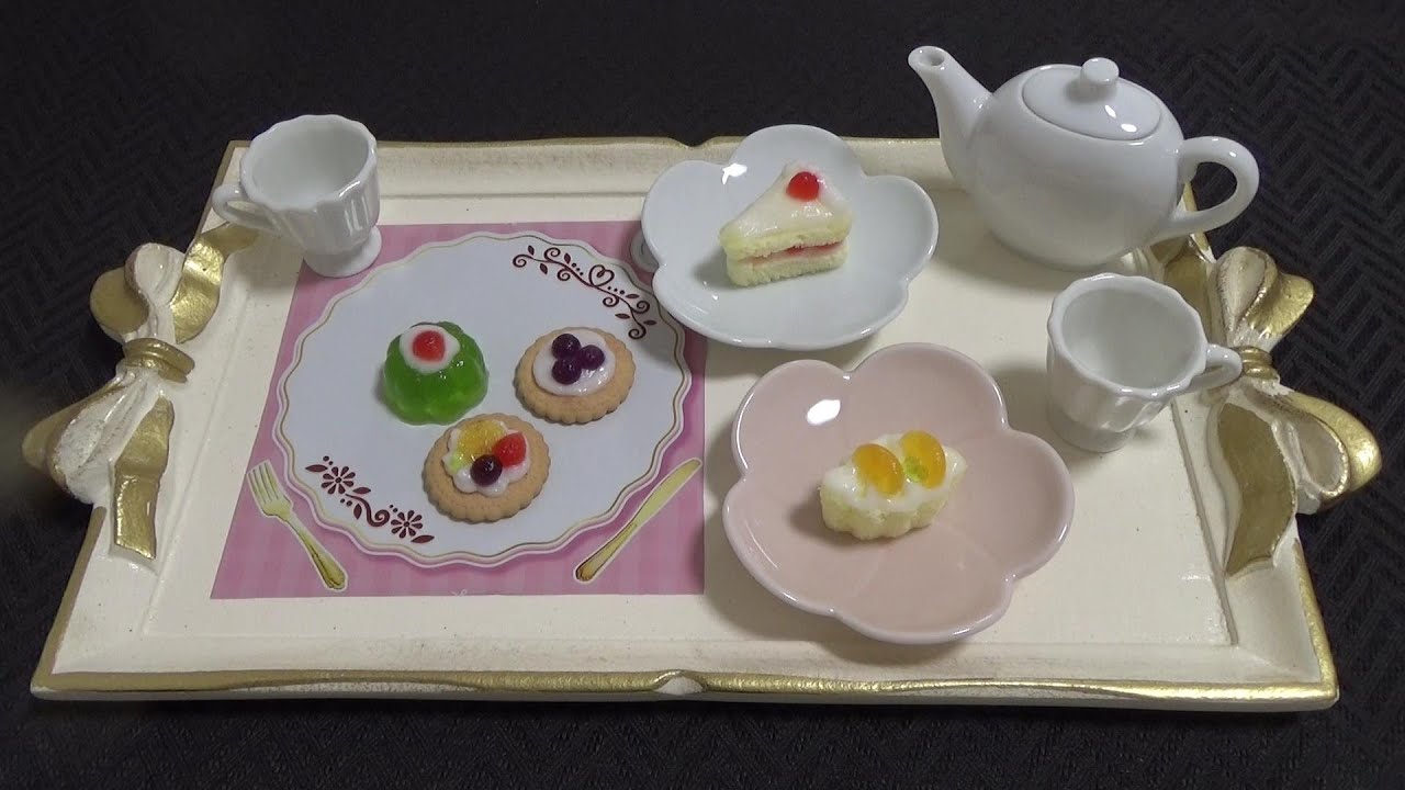 ミニケーキを作る　Making Mini Cakes