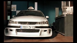 Такси 2 - Даниель врывается в полицейский участок Такси 2 - Даниель врывается в полицейский участок