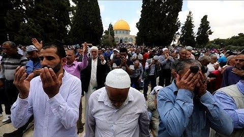 Worshippers pray at Al-Aqsa on third Friday of Ramadan