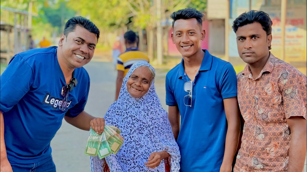 মা ভিক্ষা করে সন্তানের জন্য ভাত নিয়ে আসলেন
