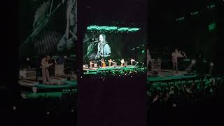 Billy Strings plays Fearless by Pink Floyd