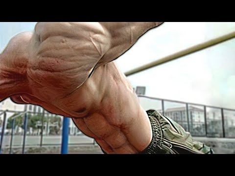 Толпа качков