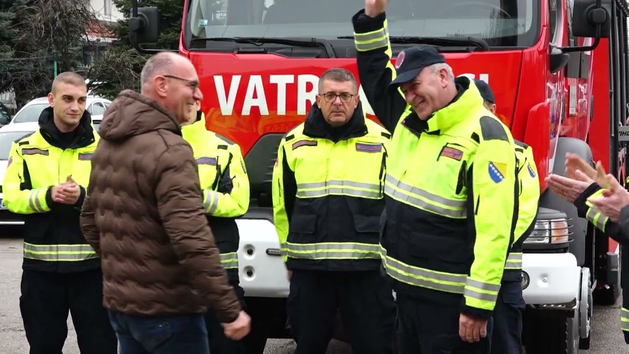 Tuzlanski vatrogasci i specijalizovana mješovita jedinica dobili vrijedno vozilo