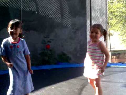 karla y danna bailando duranguense